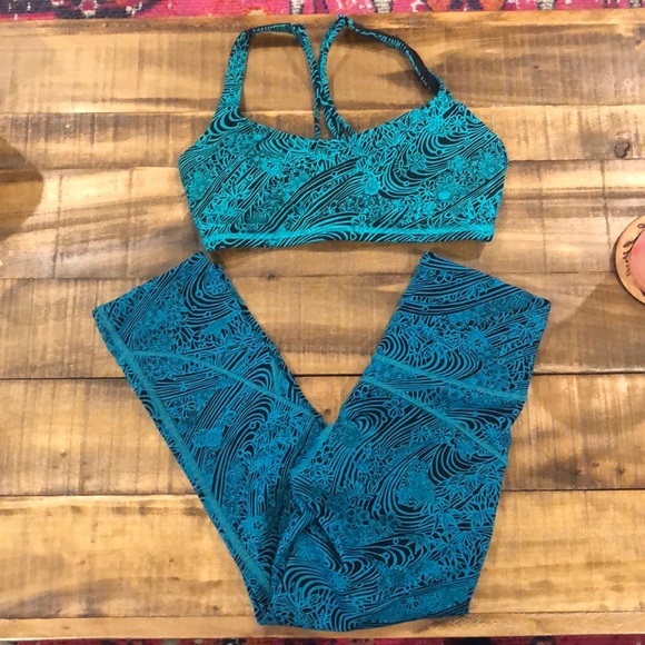 Lululemon crop leggings and sports bra set